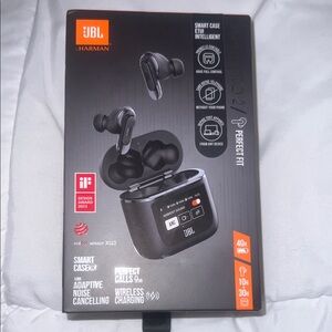 JBL Black True Wireless Earbuds with Smart Case